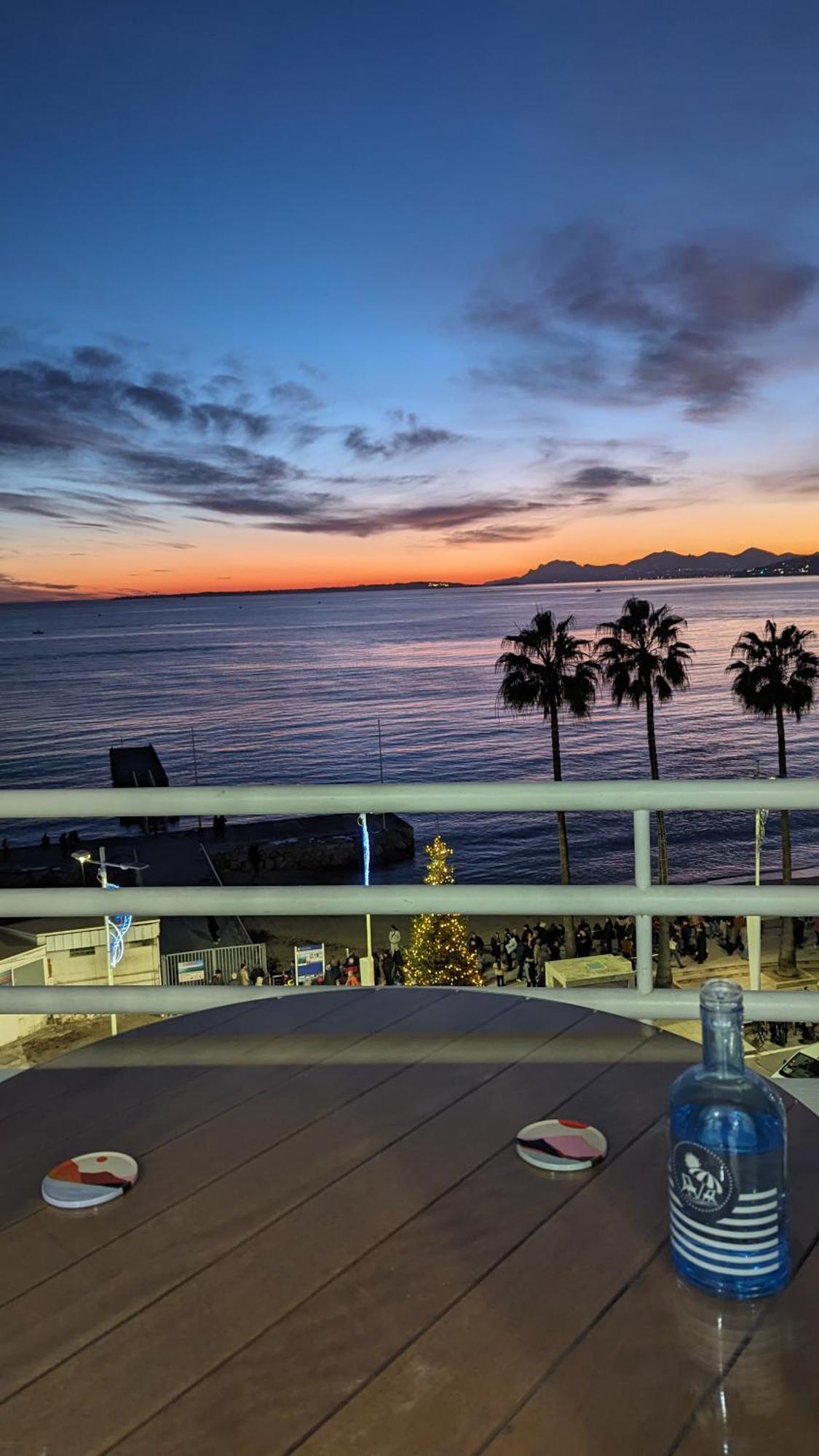 Superbe Appartement Vue Mer Panoramique Juan-les-Pins Exteriör bild