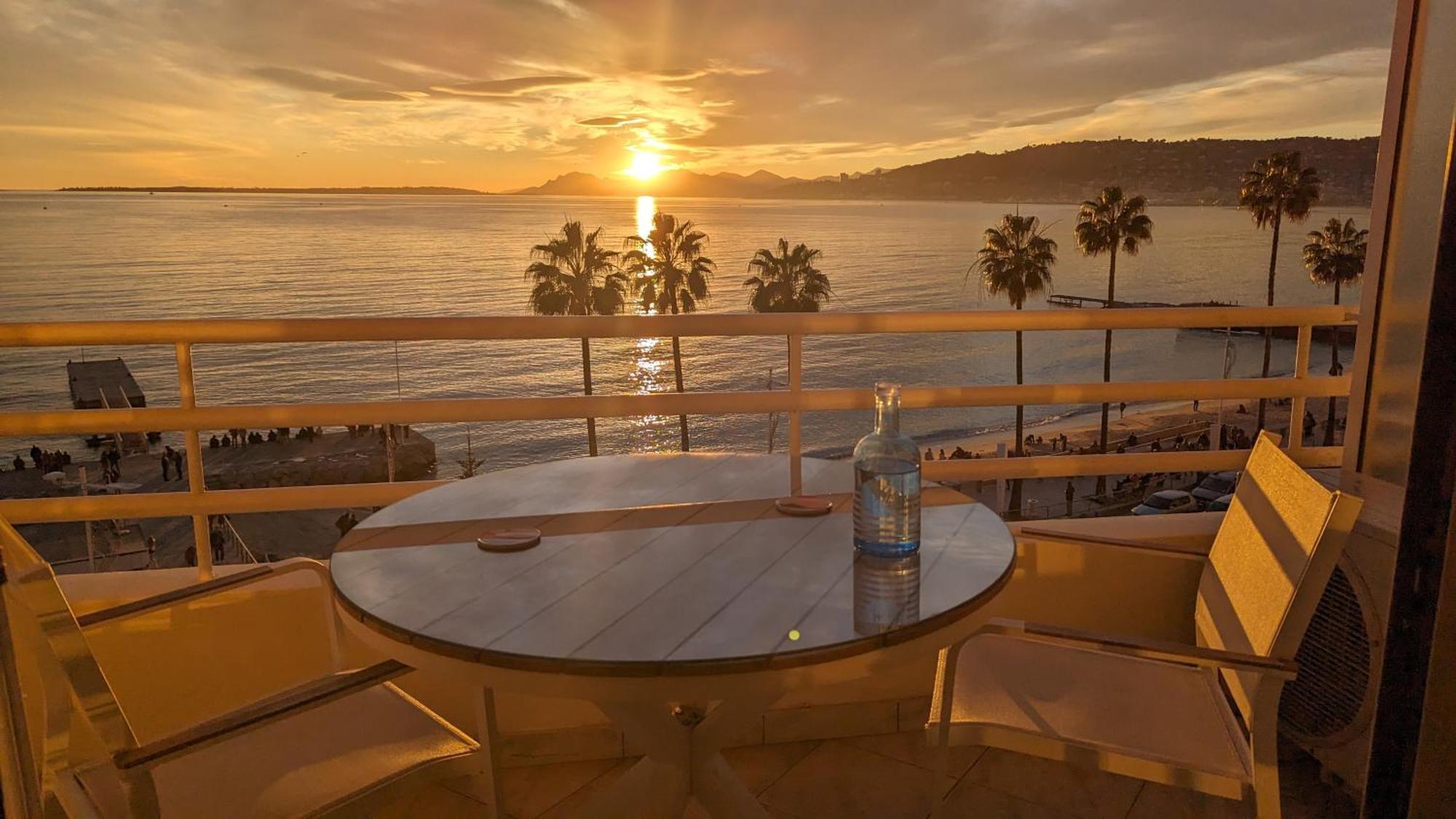 Superbe Appartement Vue Mer Panoramique Juan-les-Pins Exteriör bild